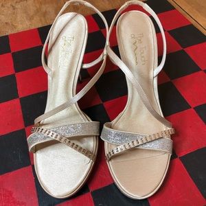 The Touch Of Nina Size 10M Gold 4-1/2” Heel Shoe